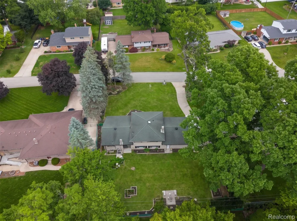 6742 Canterbury Court Shelby Charter Township, MI 48316