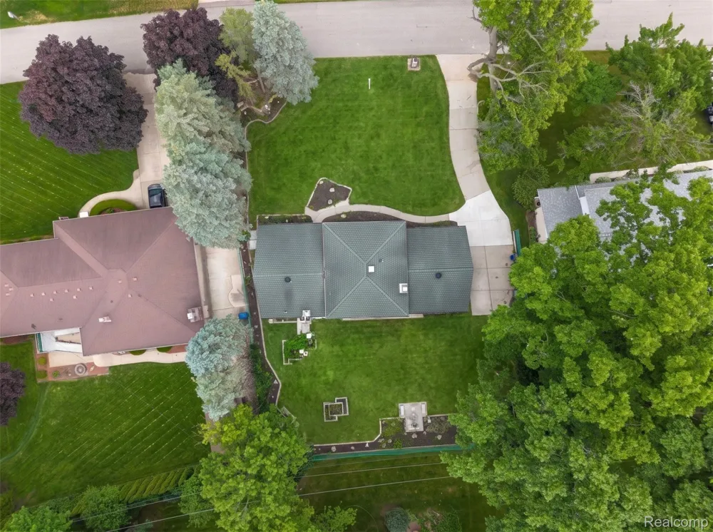 6742 Canterbury Court Shelby Charter Township, MI 48316