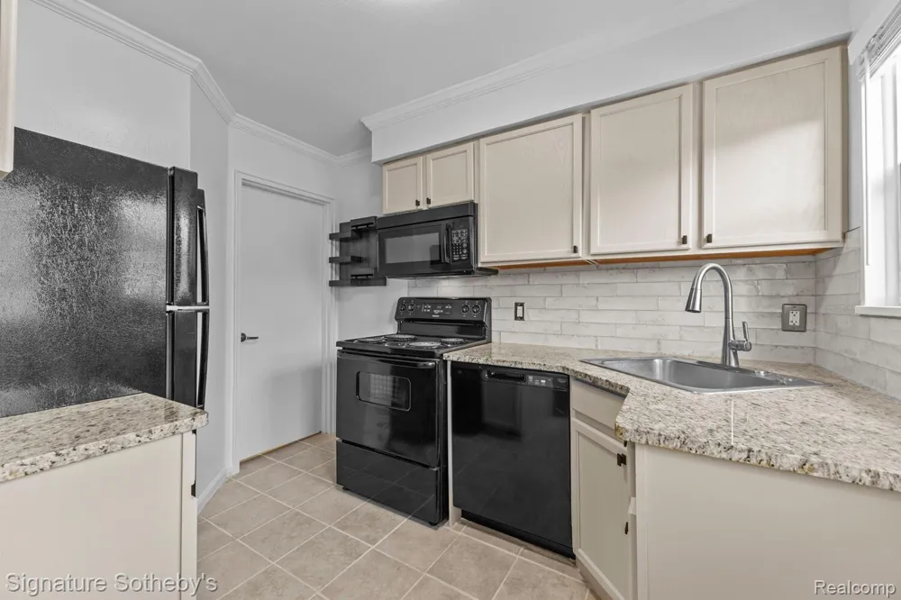 3222 Coolidge Highway Royal Oak City, MI 48073