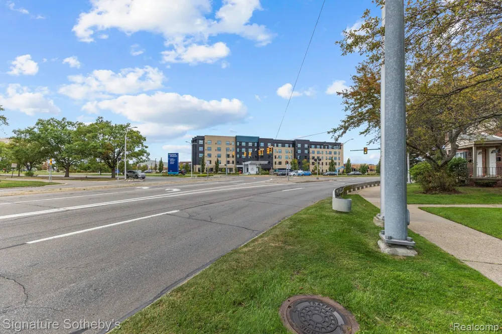 3222 Coolidge Highway Royal Oak City, MI 48073