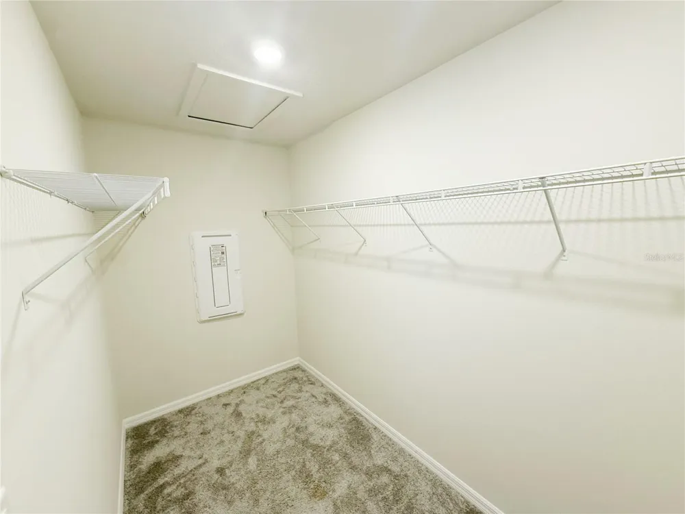 393 MEADOWLAND POINT Oviedo, FL 32765