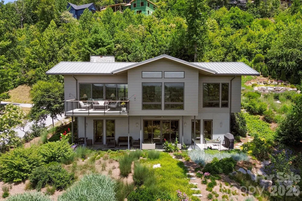 232 Curtain Bluff Hendersonville, NC 28791