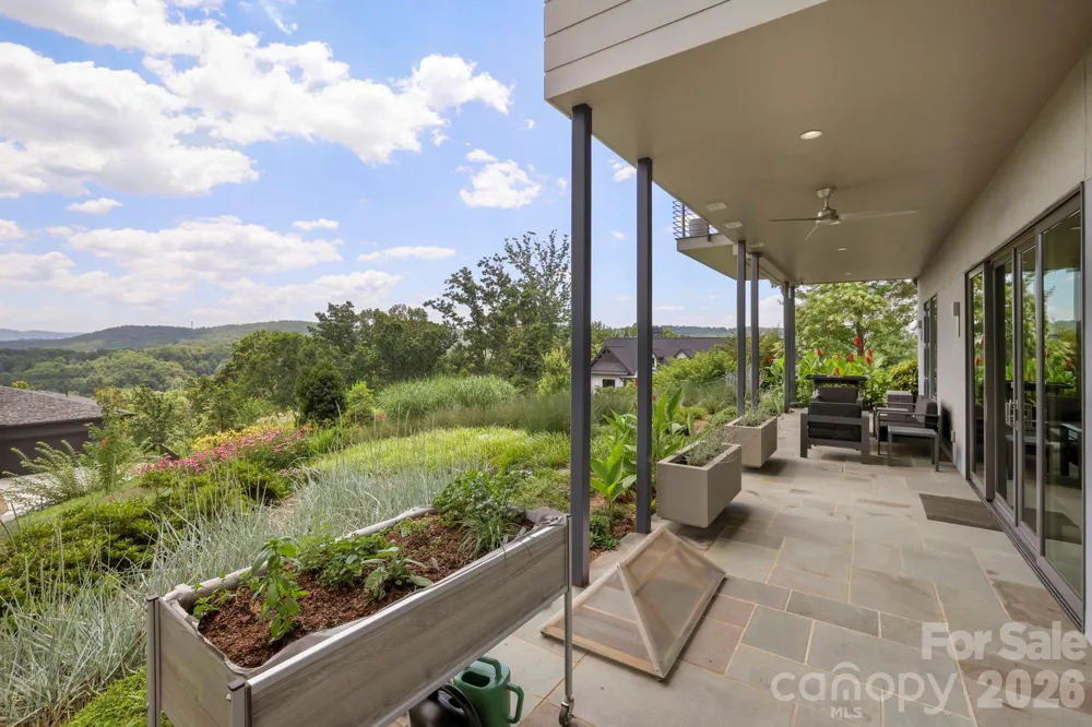 232 Curtain Bluff Hendersonville, NC 28791