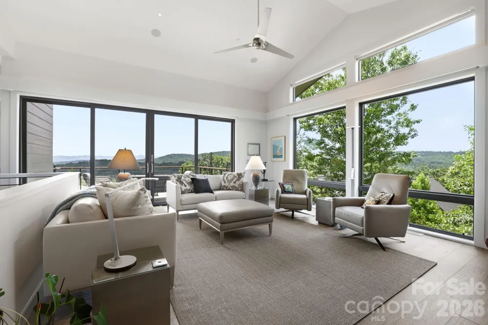 232 Curtain Bluff Hendersonville, NC 28791