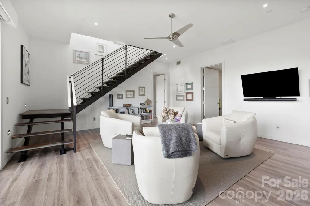 232 Curtain Bluff Hendersonville, NC 28791
