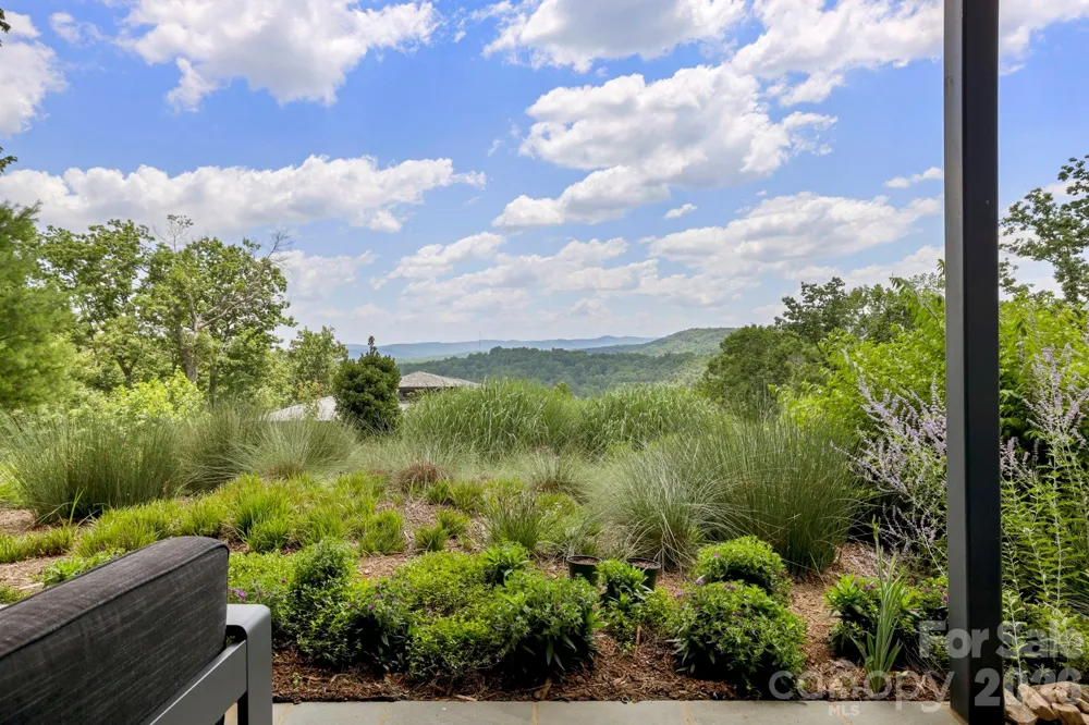 232 Curtain Bluff Hendersonville, NC 28791