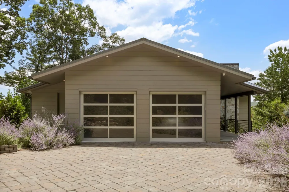 232 Curtain Bluff Hendersonville, NC 28791