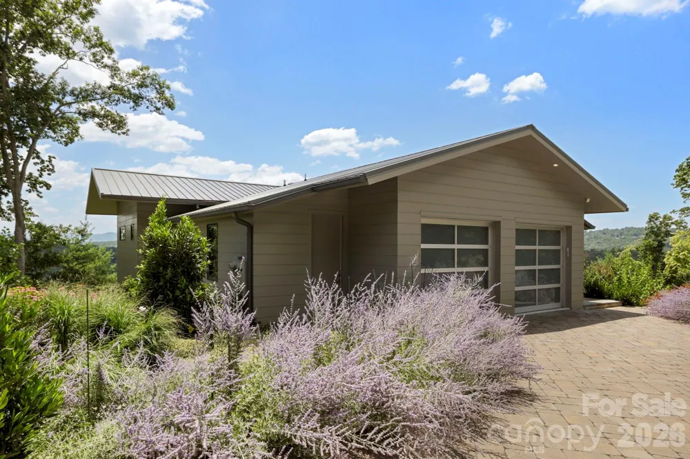 232 Curtain Bluff Hendersonville, NC 28791