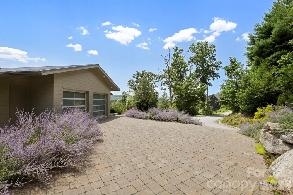 232 Curtain Bluff Hendersonville, NC 28791