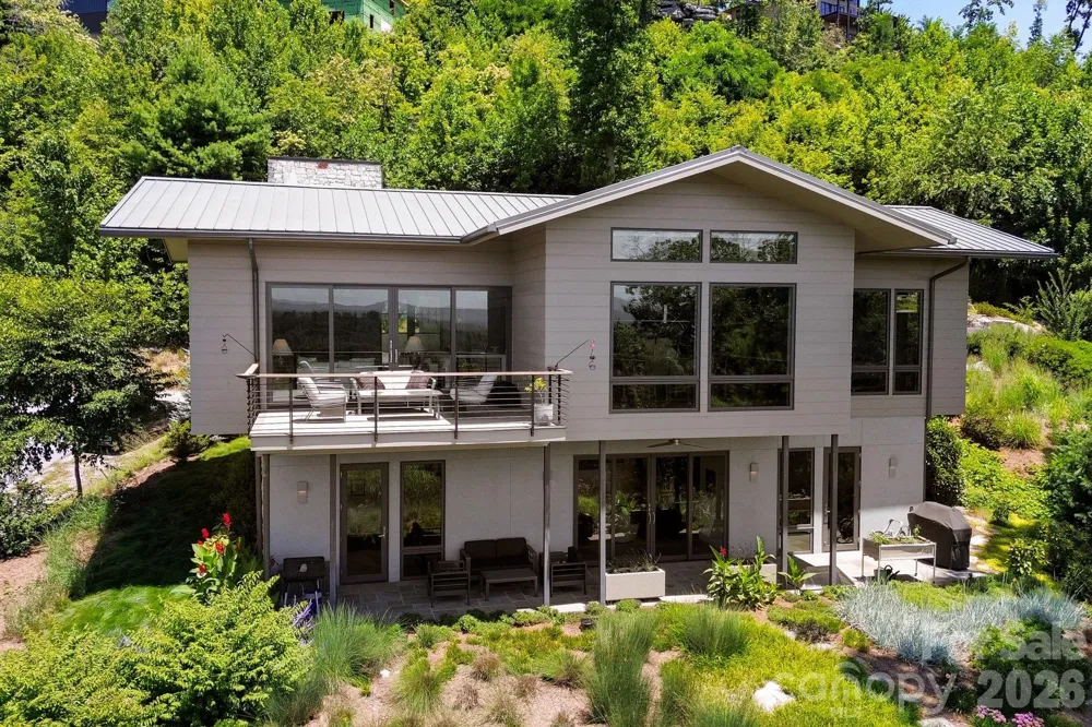 232 Curtain Bluff Hendersonville, NC 28791
