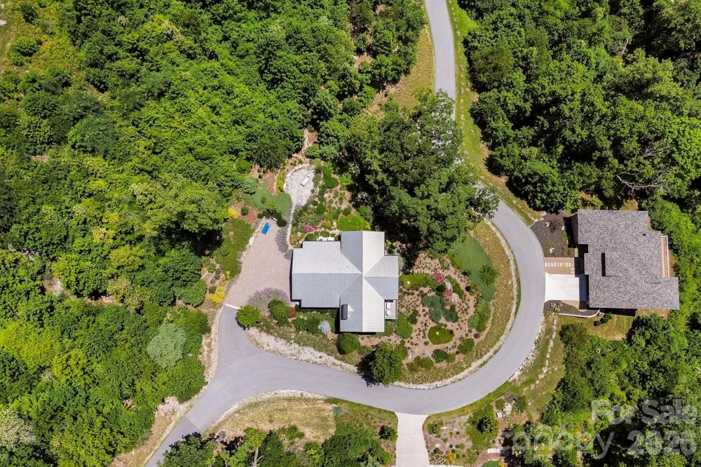 232 Curtain Bluff Hendersonville, NC 28791
