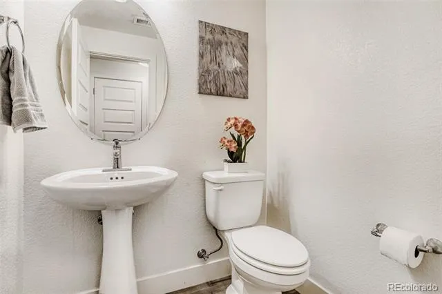 19562 E Sunset Circle Centennial, CO 80015
