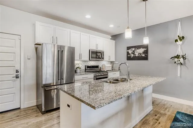19562 E Sunset Circle Centennial, CO 80015
