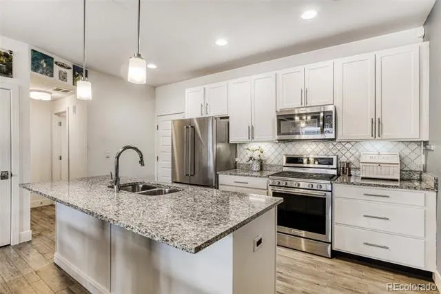19562 E Sunset Circle Centennial, CO 80015