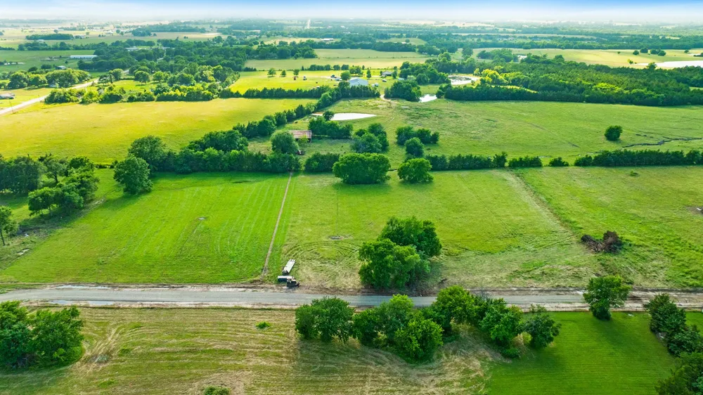325 Private Road 33261 Sumner, TX 75486