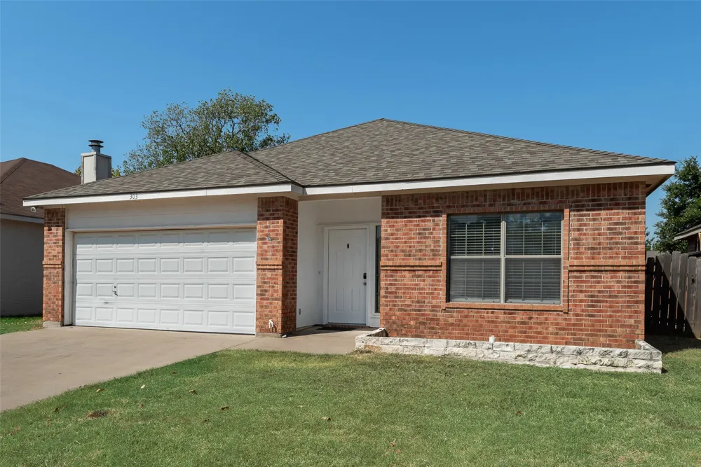 303 Texas Drive Lake Dallas, TX 75065