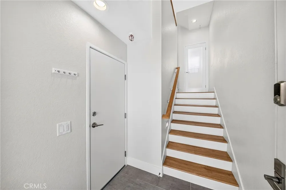 14099 Lemoli Hawthorne, CA 90250