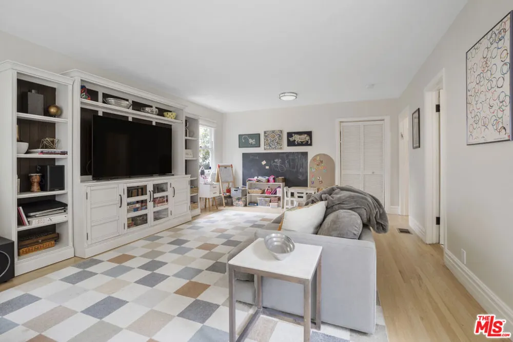 2330 Midvale Avenue Los Angeles, CA 90064