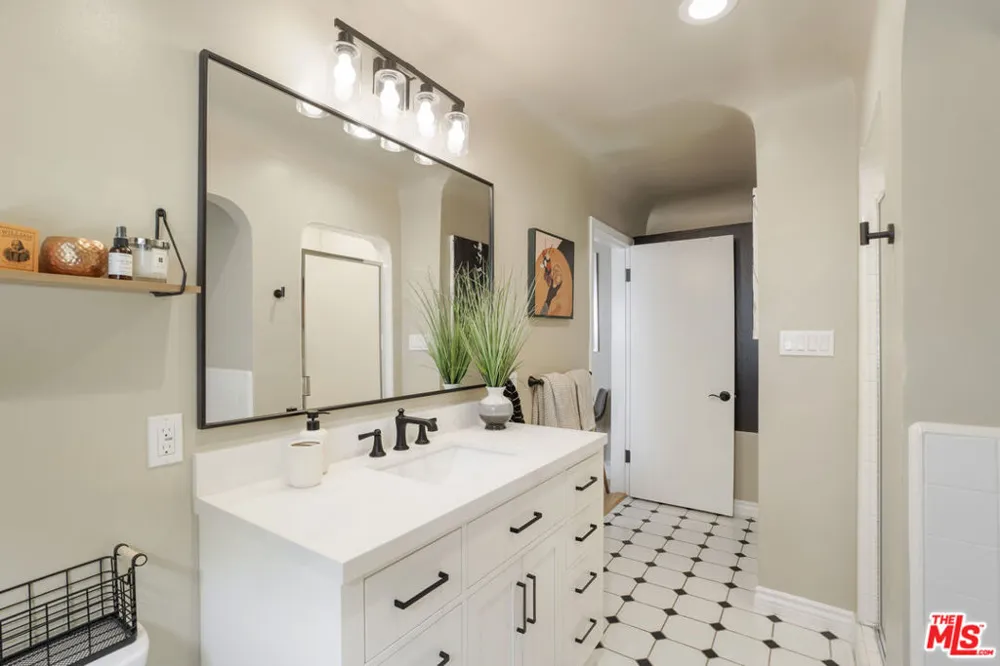 2330 Midvale Avenue Los Angeles, CA 90064