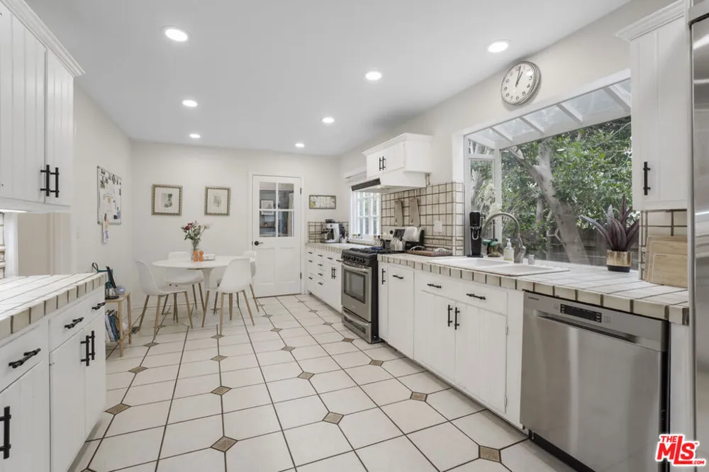 2330 Midvale Avenue Los Angeles, CA 90064