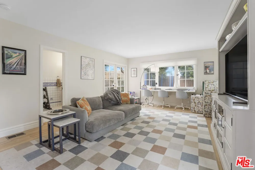 2330 Midvale Avenue Los Angeles, CA 90064