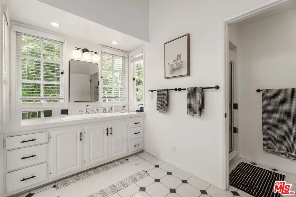 2330 Midvale Avenue Los Angeles, CA 90064
