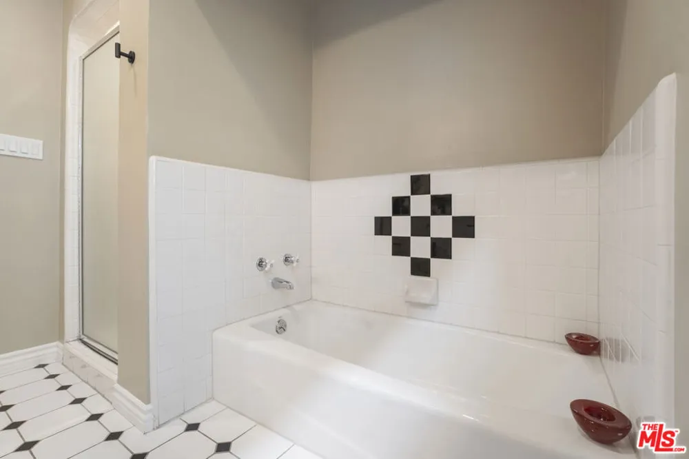 2330 Midvale Avenue Los Angeles, CA 90064