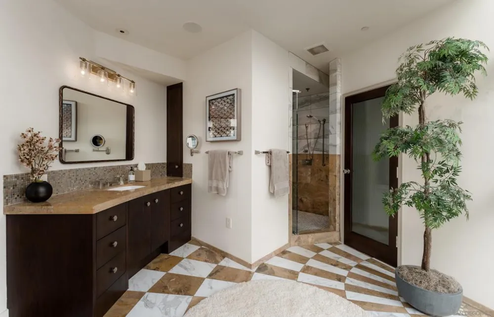 645 Front St #2204 San Diego, CA 92101