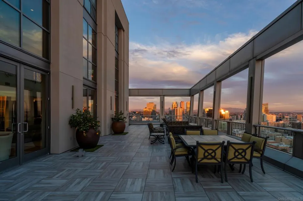 645 Front St #2204 San Diego, CA 92101