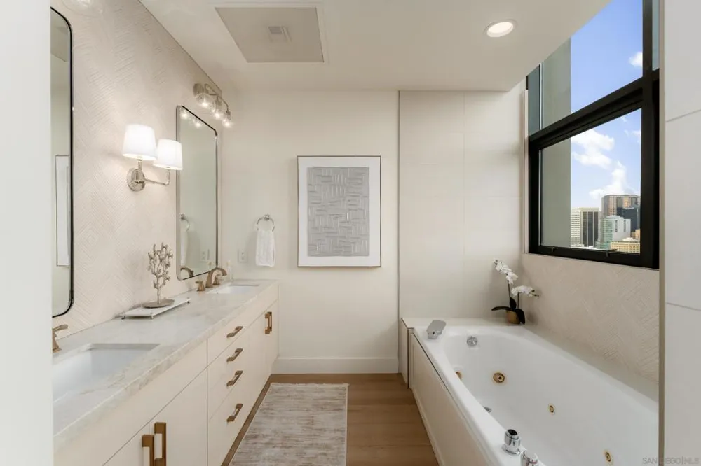 645 Front St #2204 San Diego, CA 92101