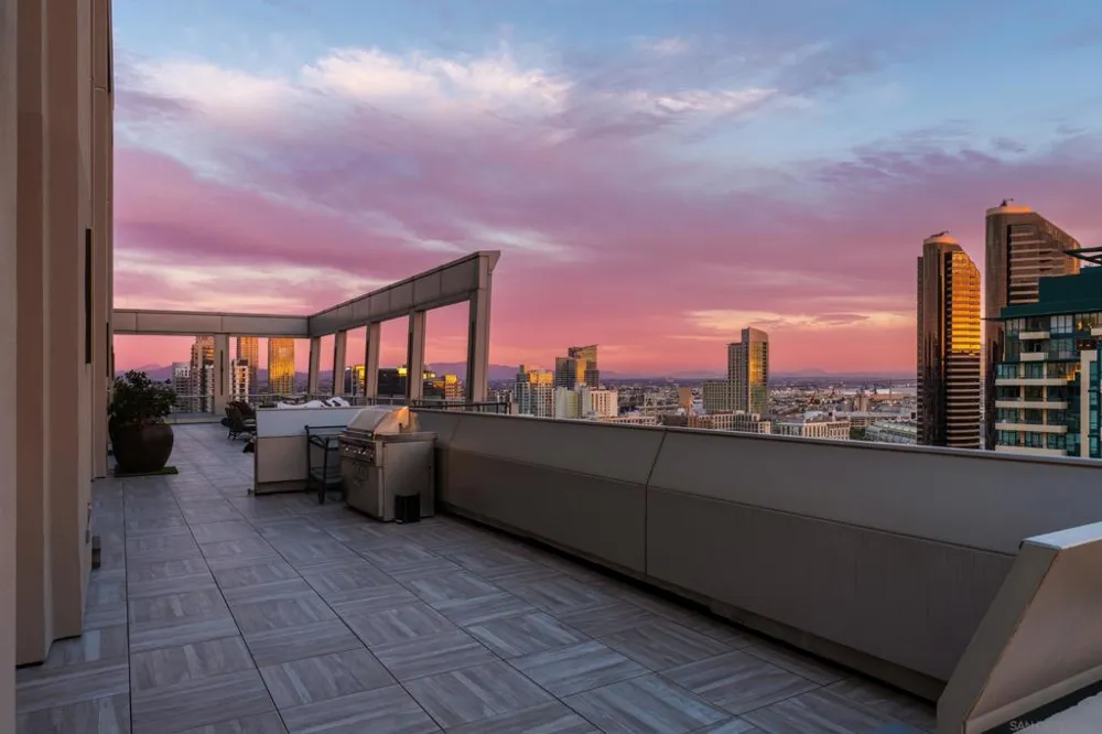 645 Front St #2204 San Diego, CA 92101