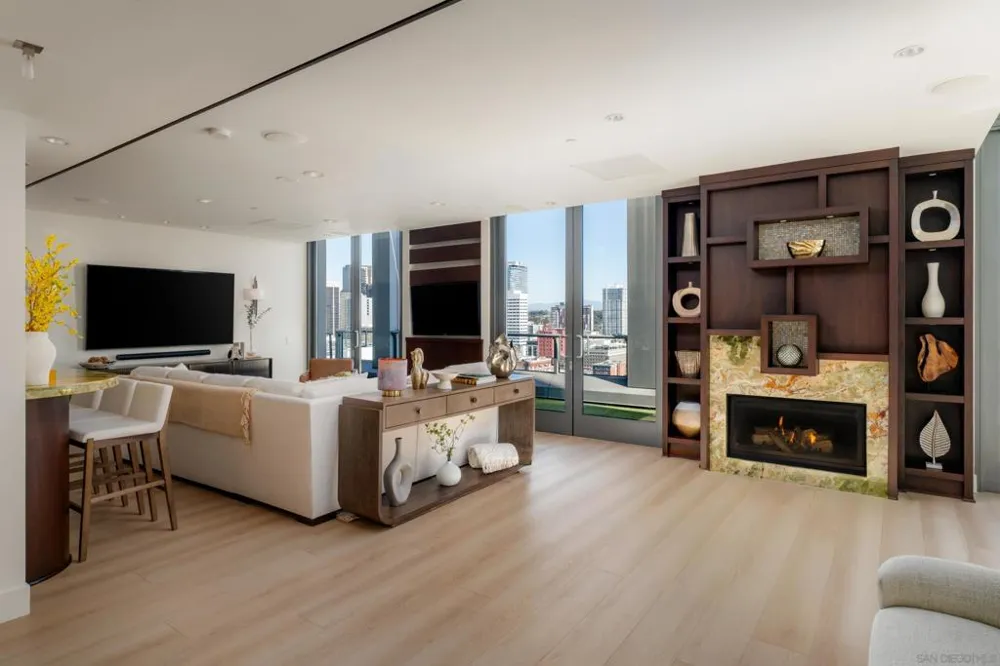 645 Front St #2204 San Diego, CA 92101