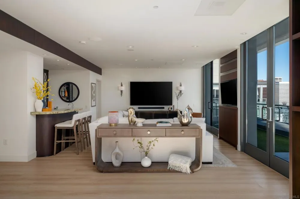 645 Front St #2204 San Diego, CA 92101