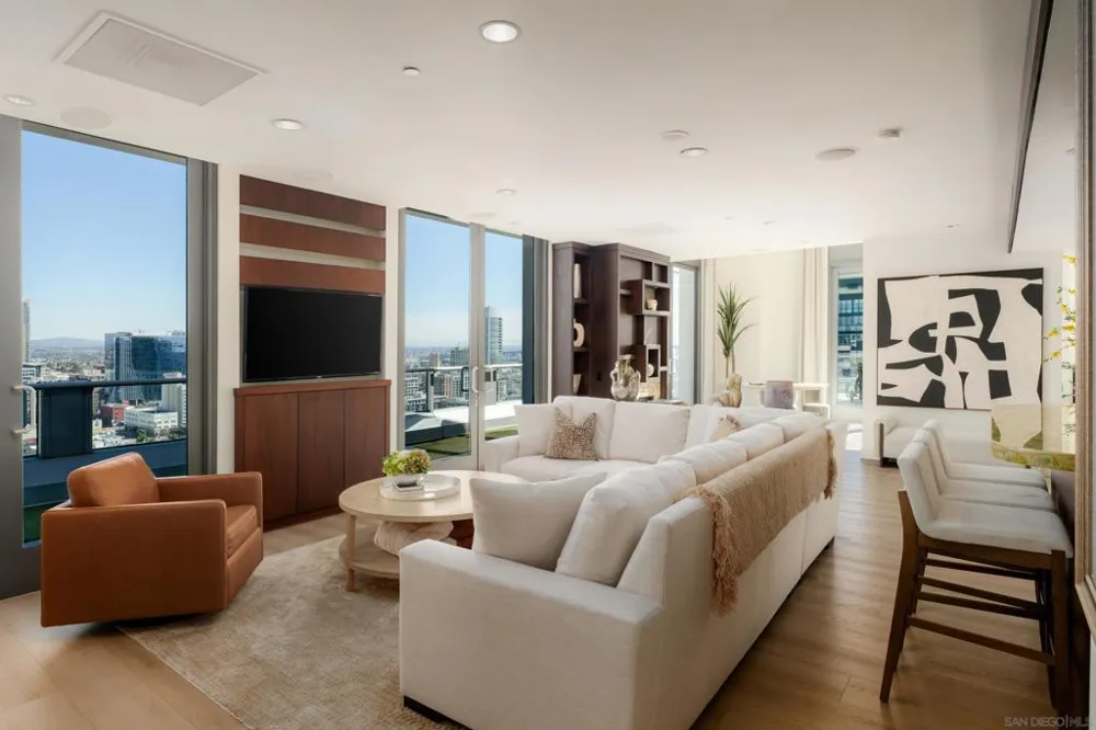 645 Front St #2204 San Diego, CA 92101