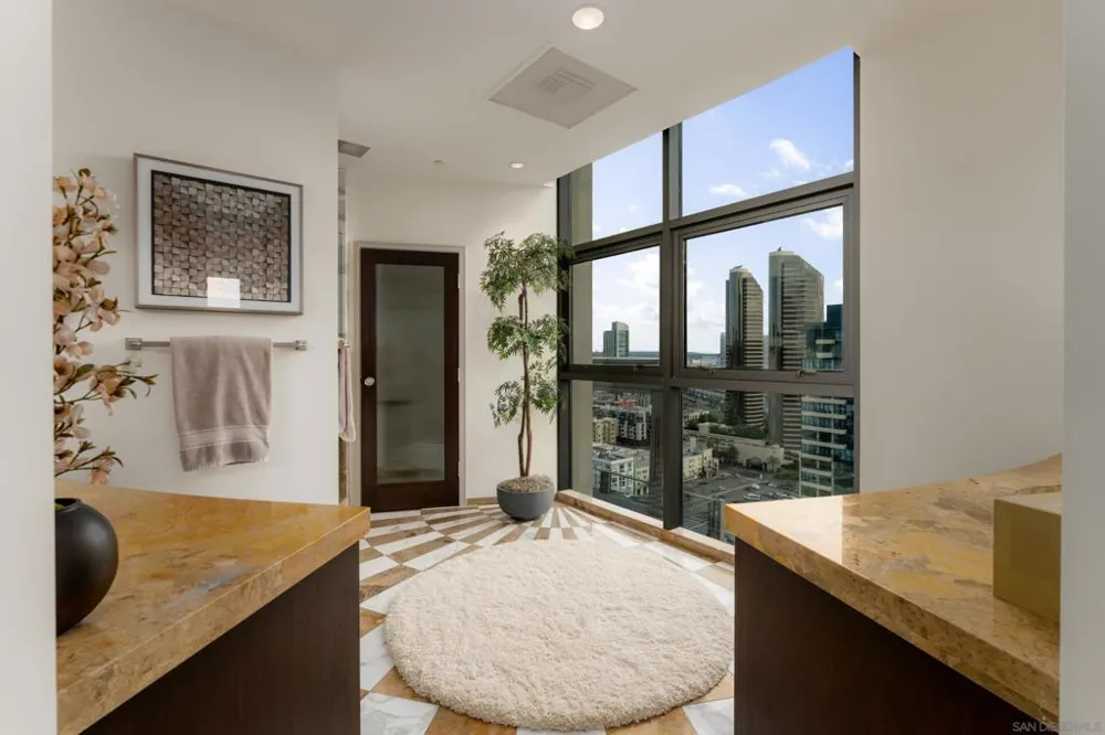 645 Front St #2204 San Diego, CA 92101