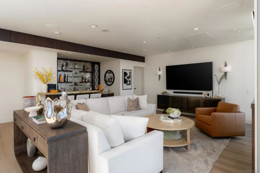645 Front St #2204 San Diego, CA 92101