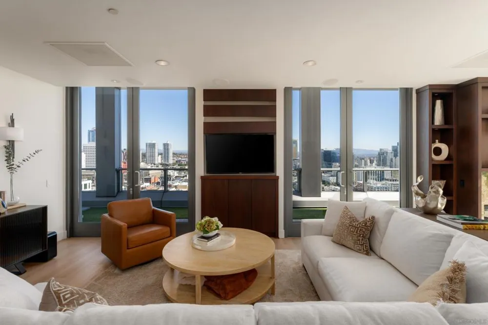 645 Front St #2204 San Diego, CA 92101