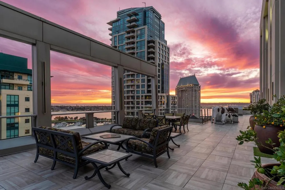 645 Front St #2204 San Diego, CA 92101