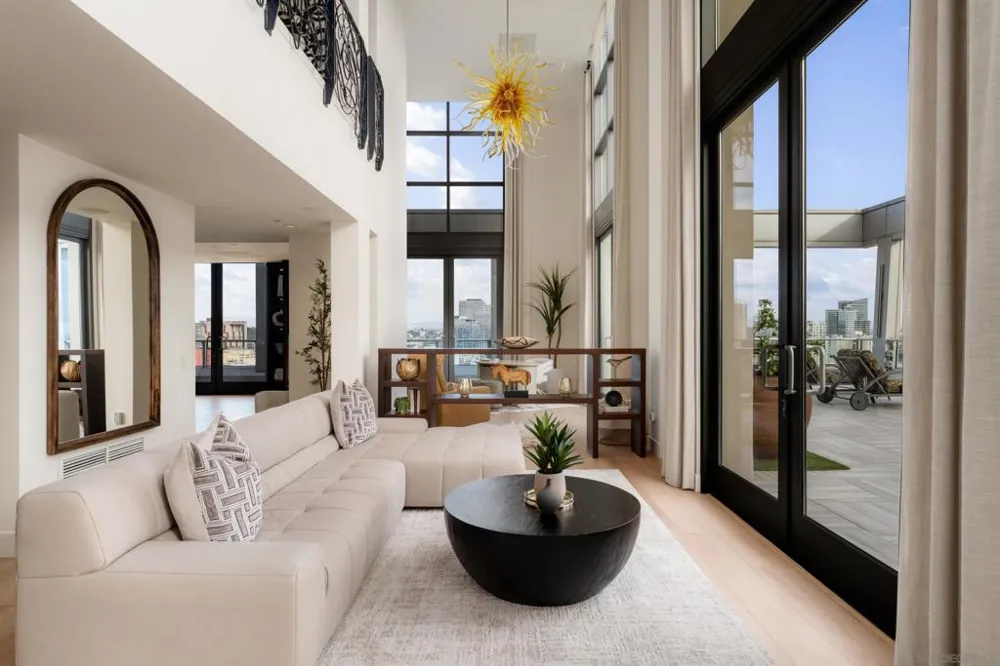645 Front St #2204 San Diego, CA 92101