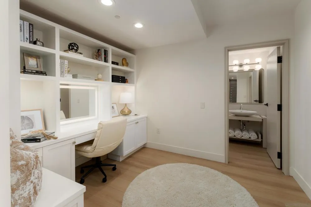 645 Front St #2204 San Diego, CA 92101