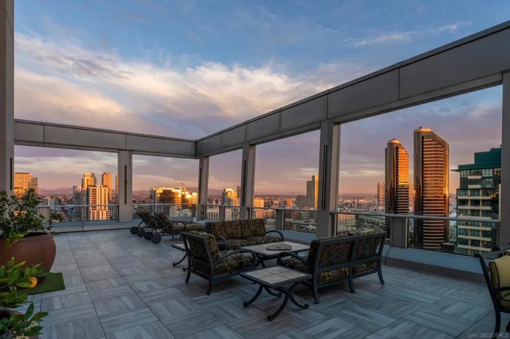645 Front St #2204 San Diego, CA 92101