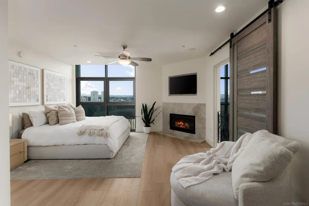 645 Front St #2204 San Diego, CA 92101