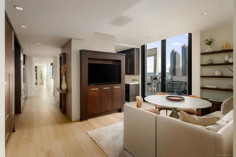 645 Front St #2204 San Diego, CA 92101