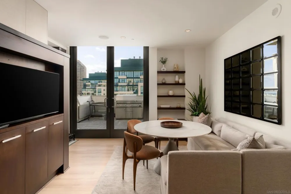 645 Front St #2204 San Diego, CA 92101