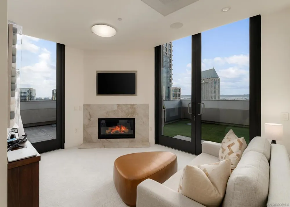 645 Front St #2204 San Diego, CA 92101