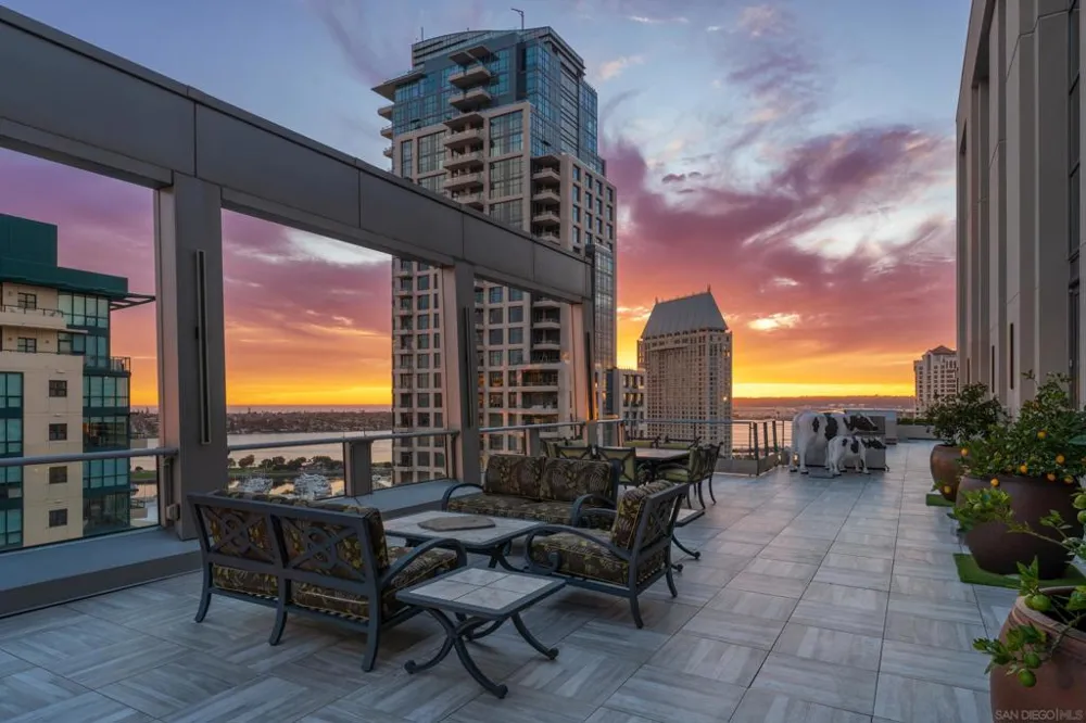 645 Front St #2204 San Diego, CA 92101