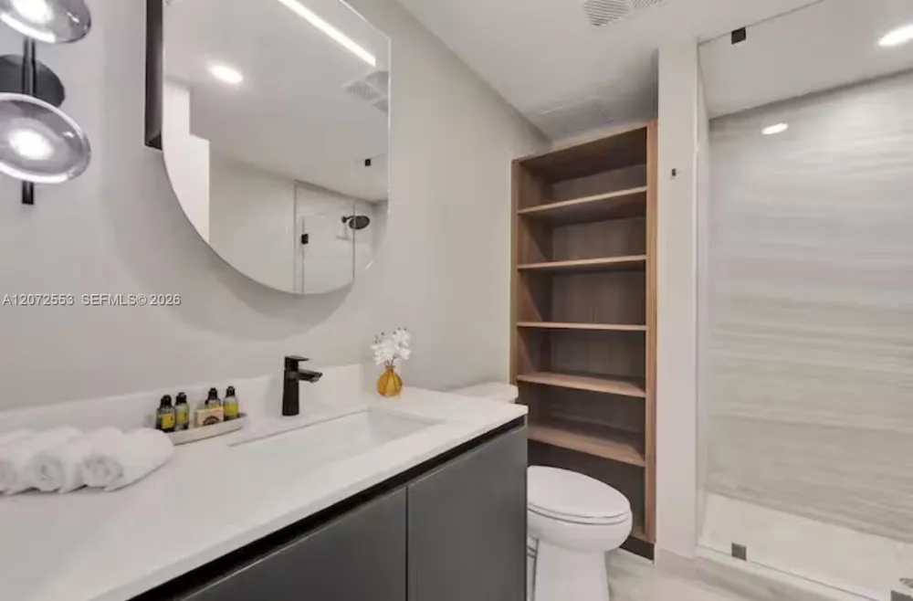 580 72nd #1713 Miami Beach, FL 33141
