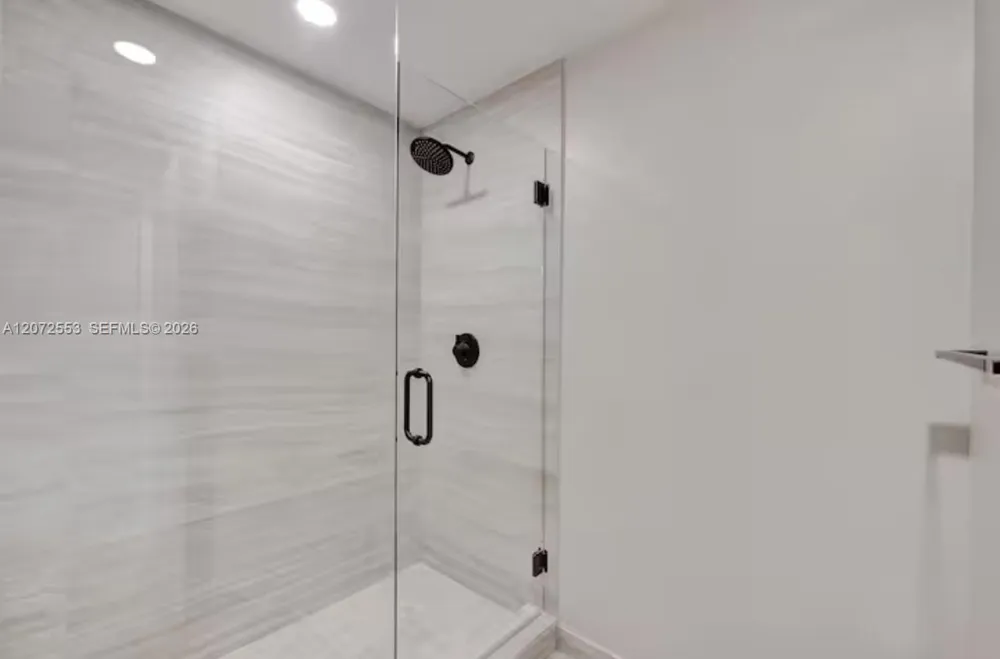580 72nd #1713 Miami Beach, FL 33141