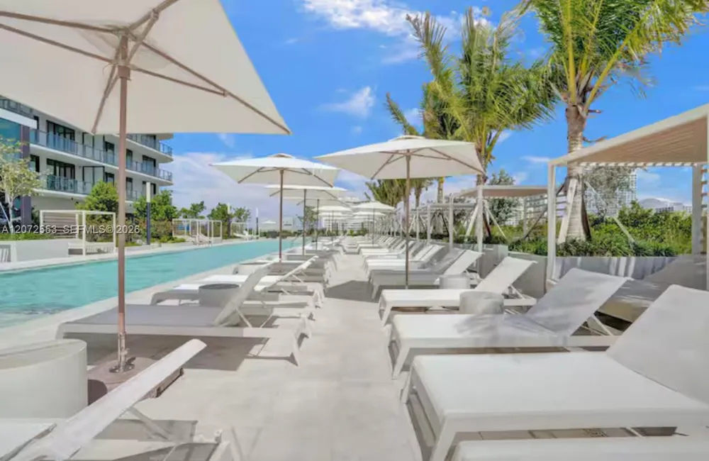 580 72nd #1713 Miami Beach, FL 33141