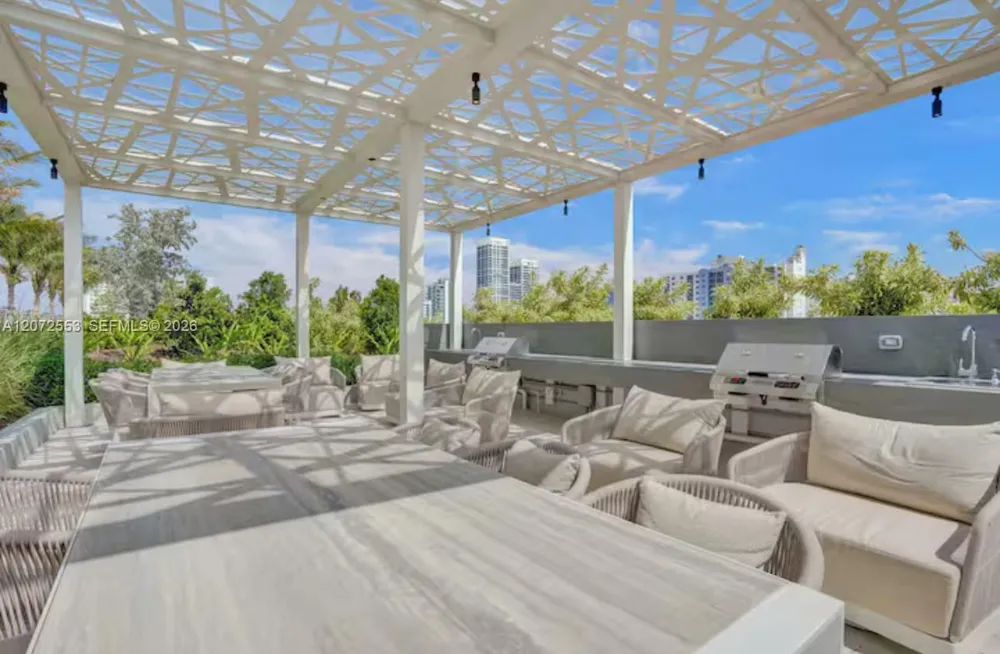 580 72nd #1713 Miami Beach, FL 33141